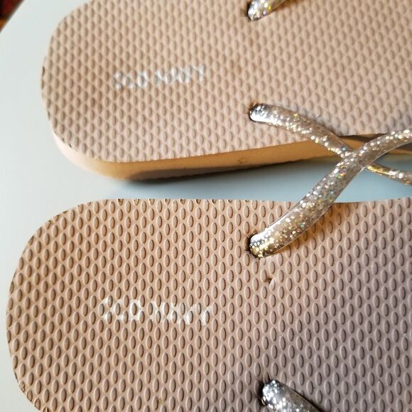 Old Navy glitter flip flops size 9 - Picture 2 of 4